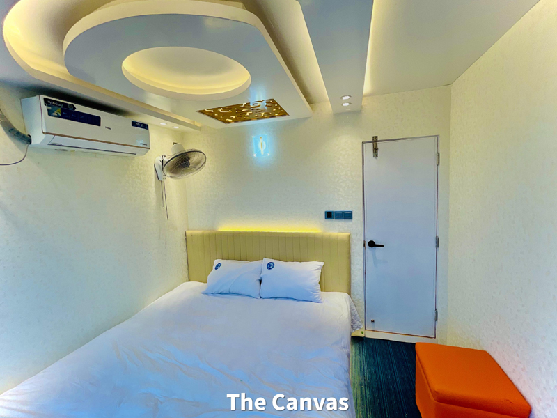 The CANVAS Luxury HouseBoat