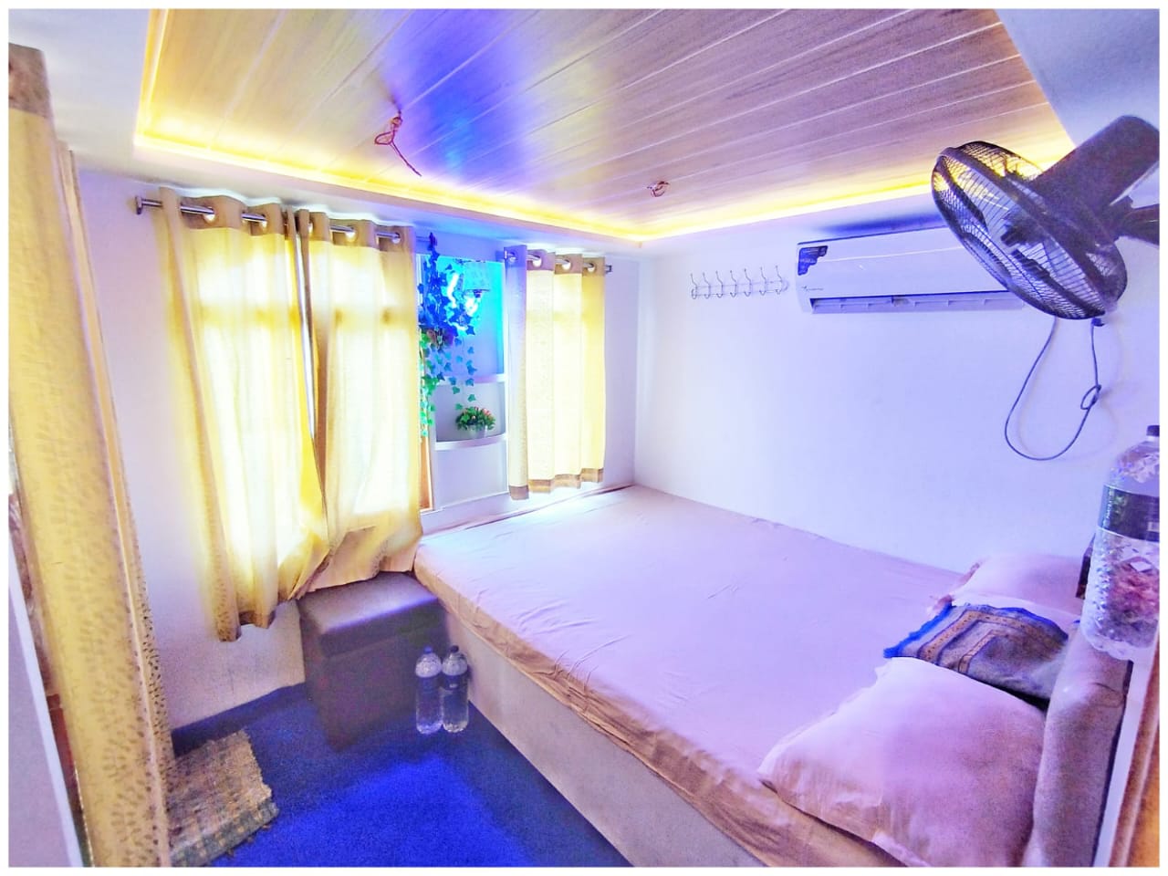 The Captain Luxury House Boat